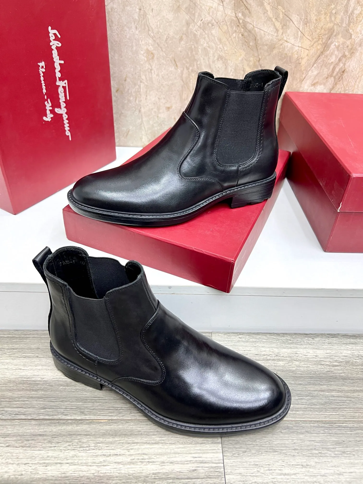 Original order quality: Men's shoes 💰700 Brand: Ferragamo (Ferragamo) One size larger: Men's size 38-44 (45 customized) Grade: Same style as the official website High-end men's shoes Material: Original cowhide, cowhide lining, original outsole Style category: Chelsea men's boots Fashion trend Color: Actual picture